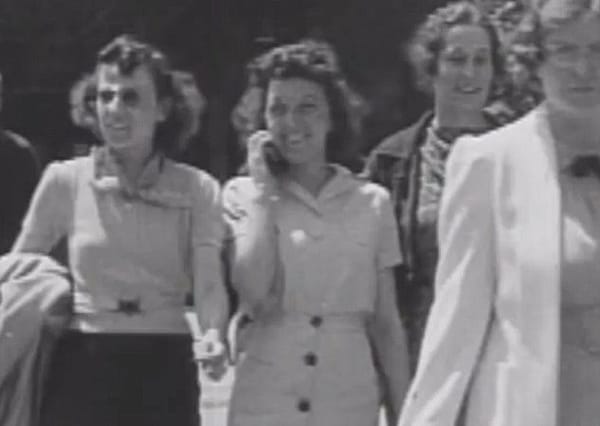 1938ല്‍ കൈയ്യില്‍ മൊബൈലുമായൊരു യുവതി; വീഡിയോ കാണാം