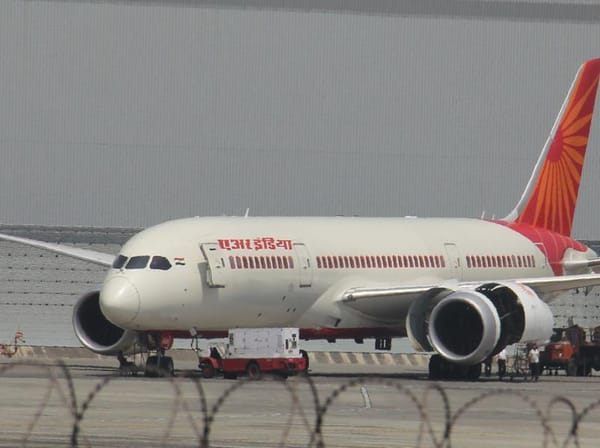 യാത്രക്കാരന്റെ മൊബൈൽ പൊട്ടിത്തെറിച്ചു, എയർ ഇന്ത്യ വിമാനം അടിയന്തരമായി നിലത്തിറക്കി