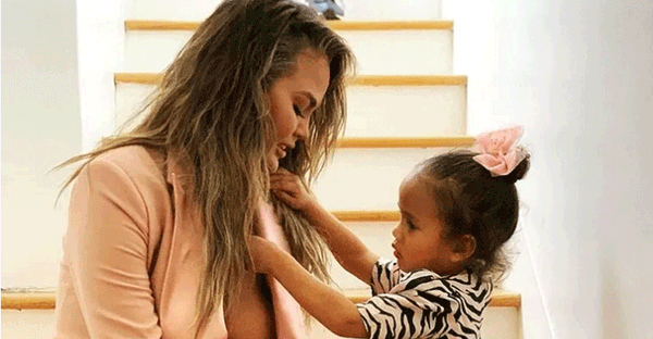 അശ്ലീല കമന്റിന് ചുട്ടമറുപടി നൽകി മോഡൽ ക്രിസി ടെയ്ഗൻ