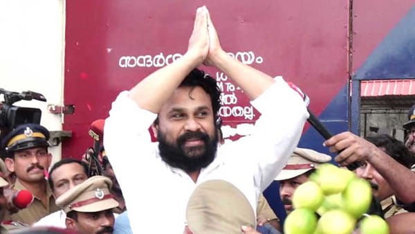 അമ്മയുടെ പ്രസിഡന്റായി മോഹന്‍ലാല്‍ ചുമതലയേറ്റു; വിചാരണ തീരുംമുമ്പേ 'അമ്മ' ദിലീപിനെ തിരിച്ചെടുത്തു