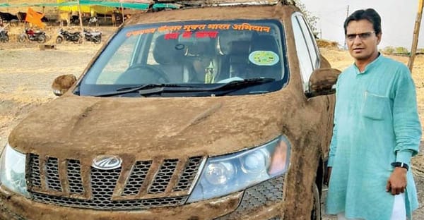 ചൂടിൽനിന്നും ആശ്വാസംകിട്ടാൻ എസ്‍യുവിയെ ചാണകം  മെഴുകി ഡോക്ടറും!