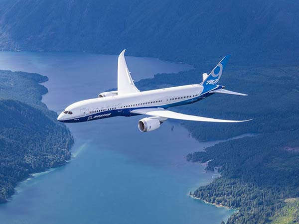 വിമാനങ്ങള്‍ക്ക് എന്തിനാണ് ഈ വെള്ളനിറം; ഉത്തരം ഇതാണ്