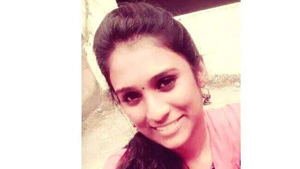 ബസിന്റെ വാതിൽ തലയിലിടിച്ച് എൻജിനിയറിംഗ് വിദ്യാർത്ഥിനി മരിച്ചു