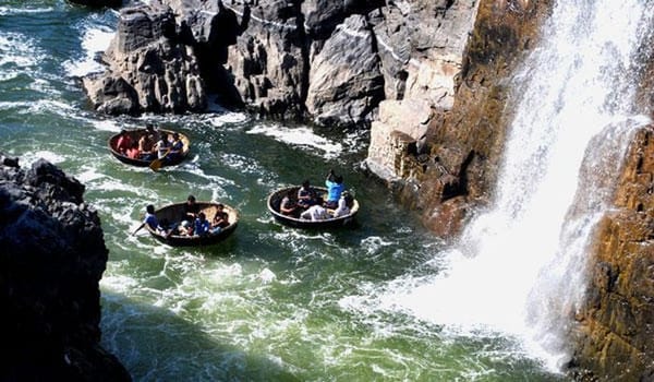 ഹോഗനക്കല്‍ പോകാം, കുട്ടവഞ്ചിയിലൊന്നു കറങ്ങാം