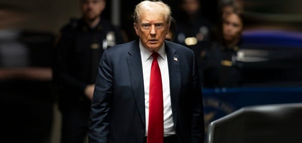 സ്റ്റൈല്‍ മാത്രമല്ല… ട്രംപ് ചുവപ്പ് ടൈ കെട്ടുന്നതിനു പിന്നിലെ രഹസ്യം