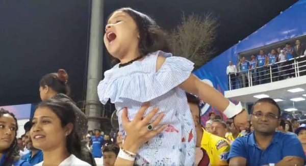 കമോണ്‍ പപ്പാ... പരിസരം  മറന്ന് ആർത്തുവിളിച്ച് കുഞ്ഞു സിവ; വീഡിയോ  വൈറൽ