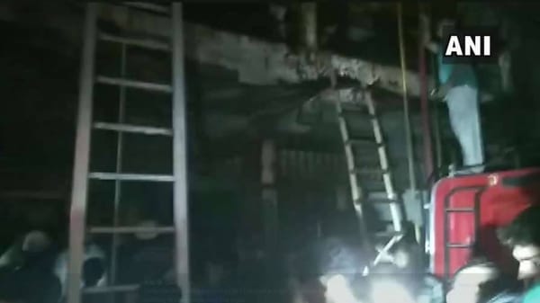 ഡല്‍ഹിയില്‍ നാലുനിലക്കെട്ടിടത്തില്‍ വന്‍ തീപ്പിടിത്തം, ആറുപേര്‍ മരിച്ചു