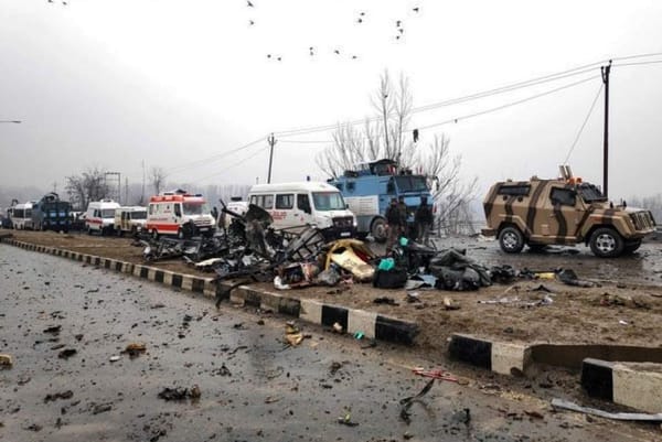 പുല്‍വാമ ഭീകരാക്രമണം: 42 വീരമൃത്യു വരിച്ചു; മരണസംഖ്യ ഉയർന്നേക്കുമെന്ന് സൂചന