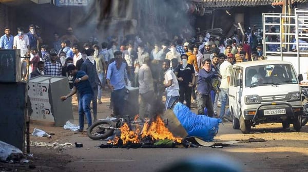 മംഗളൂരുവില്‍ പോലീസ് വെടിവെപ്പില്‍ രണ്ടുപേര്‍ കൊല്ലപ്പെട്ടു; ലഖ്‌നൗവില്‍ ഒരു മരണം