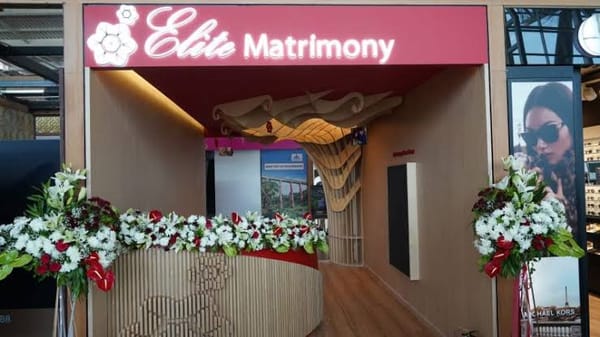 ചെന്നൈ വിമാനത്താവളത്തിനുള്ളിൽ മാട്രിമോണിയൽ ഏജൻസി; വൈറലായി ചിത്രങ്ങൾ