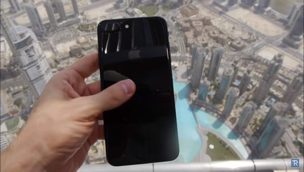 148ാം നിലയില്‍ നിന്ന് ഐഫോണ്‍7 പ്ലസ് താഴേക്ക് എറിഞ്ഞ് പരീക്ഷണം. വീഡിയോ കാണാം