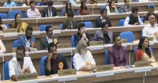 അവാർഡ്ദാന ചടങ്ങ് ബഹിഷ്‌കരിച്ചവര്‍ക്ക് മെഡല്‍ സ്പീഡ് പോസ്റ്റിലെത്തും