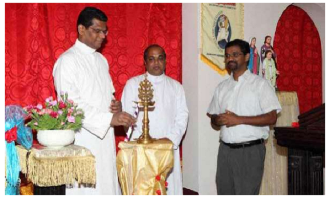 "നേർച്ചപ്പെട്ടി തുറന്നിട്ടിട്ടുണ്ട്, ആവശ്യമുള്ളത് എടുത്തോളൂ'' ഫാദർ ജിമ്മി പൂച്ചക്കാട്ട്‌