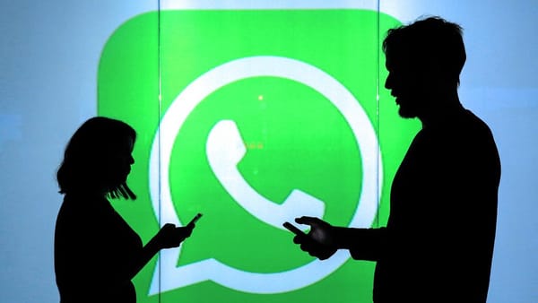 വാട്‍സ് ആപ്പ്    ഗ്രൂപ്പില്‍ പങ്കുവെച്ച  ചിത്രങ്ങൾ എഡിറ്റ് ചെയ്ത്  യുവതിയെ ബ്ലാക്‌മെയിൽ ചെയ്തു; 23ക്കാരൻ  പ്രവാസി യുഎഇയില്‍ പിടിയില്‍