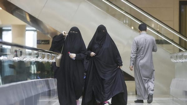 സൗദിയില്‍ വനിതകള്‍ക്കുള്ള അവസാന നിയന്ത്രണവും നീക്കി; ഇനി യാത്ര ചെയ്യാൻ പുരുഷന്‍റെ അനുമതി വേണ്ട