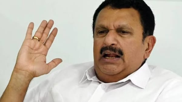 'ഡൽഹിയിലേക്ക് നോക്കുമ്പോൾ ഈനാംപേച്ചി ആണെങ്കിൽ തിരുവനന്തപുരത്തേക്ക് നോക്കുമ്പോൾ മരപ്പട്ടിയാണ്'; കെ മുരളീധരൻ