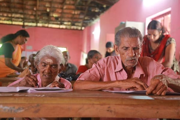 ആ കോപ്പിയടിക്കാരന്‍ വെറും ക്ലാസ്സ്‌മേറ്റല്ല എന്റെ മരുമകനാണെന്ന് കാര്‍ത്യായനി അമ്മൂമ്മ