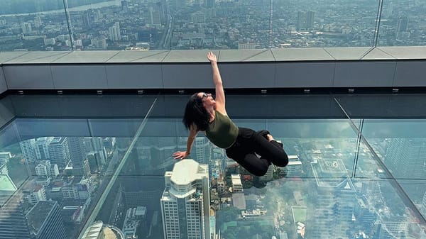 ഈ ചില്ലുകള്‍ ഒന്ന് പൊട്ടുന്നതിനെ കുറിച്ച് ചിന്തിച്ചു നോക്കൂ !