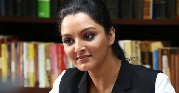 ഒരു സ്ത്രീയ്ക്ക് തനിച്ച് എത്ര ദൂരം സഞ്ചരിക്കാം എന്നതിന്റെ ഉത്തരമാണ് ജയലളിത, വൈറലായി മഞ്ജുവാര്യരുടെ പോസ്റ്റ്