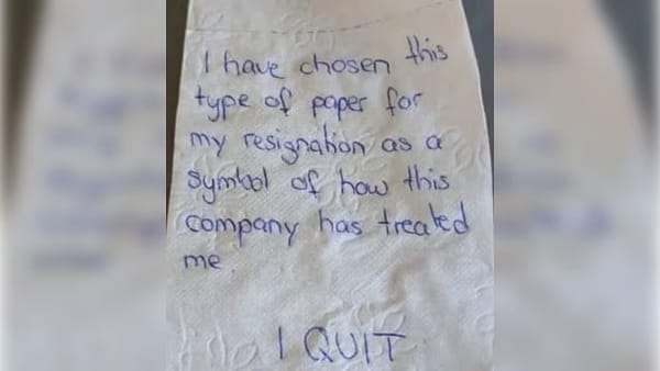 രാജിക്കത്തെഴുതാൻ ടോയ്ലറ്റ് പേപ്പർ; കാരണം വ്യക്തം