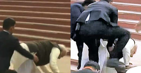 അടല്‍ ഘട്ടിലെ പടവുകളിൽ തട്ടി വീണ് പ്രധാനമന്ത്രി; പടി പൊളിക്കാൻ സർക്കാ‍ർ