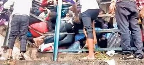 മുംബൈ എല്‍ഫിന്‍സ്റ്റണ്‍ റോഡ് ലോക്കല്‍ റെയില്‍വേ സ്‌റ്റേഷനിലെ ദുരന്തത്തിനിടയില്‍ ഇരയായ സ്ത്രീക്ക് നേരെ ലൈംഗികാതിക്രമം നടന്നതായുള്ള റിപ്പോര്‍ട്ട് വസ്തുതാവിരുദ്ധം