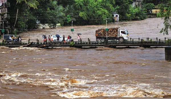 കനത്ത മഴ തുടരുന്നു.. മരണസംഖ്യ 51 ആയി. ബാണാസുര ഡാം തുറന്നേക്കും..