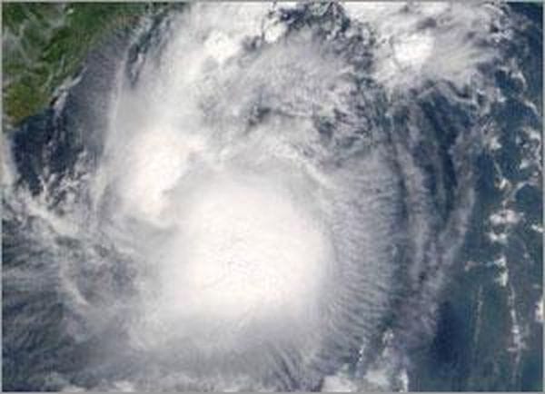 ‘നാഡ കൊടുങ്കാറ്റ്’ തമിഴ്‌നാട് തീരത്തേക്ക്; 48 മണിക്കൂറിനുള്ളില്‍ ചെന്നൈയില്‍ കനത്ത മഴയ്ക്ക് സാധ്യത