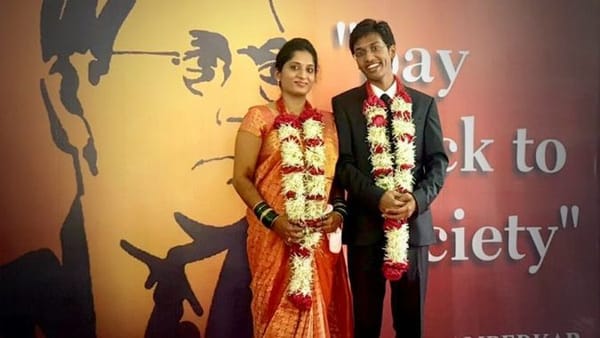 ആര്‍ഭാടപൂര്‍വം വിവാഹം നടത്തുന്നവരോട് ഈ യുവ ദമ്പതികള്‍ക്ക് ചിലത് പറയാന്‍ ഉണ്ട്