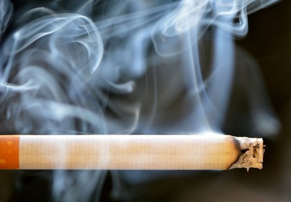 നിങ്ങൾക്ക് 'പുകവലിശീലമില്ലെങ്കിൽ'  ഈ കമ്പനി നിങ്ങള്‍ക്ക്  ശമ്പളത്തോടുകൂടി ആറ് ദിവസത്തെ അധികഅവധി തരും...!