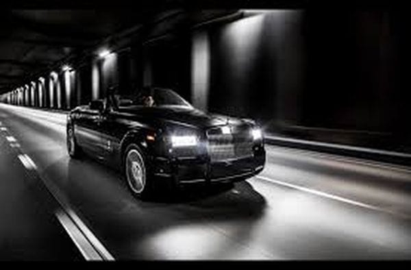 ലോകത്തിലെ ഏറ്റവും സൈലന്റായ കാര്‍, ചക്രങ്ങളിൽ നീങ്ങുന്ന ഒരു ആർട്ട് ഗ്യാലറി; ഇത് റോൾസ് റോയ്‌സ് ഫാന്റം