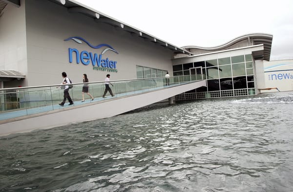 സിംഗപ്പൂരില്‍ ഒരു വ്യക്തി ദിവസേന ഉപയോഗിക്കുന്നത് ശരാശരി 151 ലിറ്റര്‍ വെള്ളം,ഒരു മാസത്തേക്ക് ഒരു ഫ്ലാറ്റില്‍ വേണ്ടത് 15000 ലിറ്റര്‍ വെള്ളം .