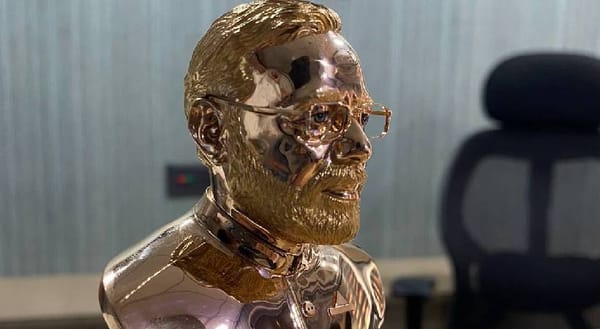 ഗുജറാത്ത് തെരഞ്ഞെടുപ്പ് വിജയം; സന്തോഷ സൂചകമായി മോദിയുടെ 11 ലക്ഷത്തിന്റെ സ്വർണ പ്രതിമ