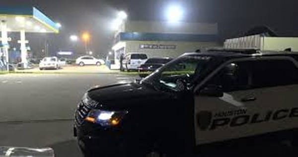 മണിക്കൂറില്‍ 130 കിലോമീറ്റര്‍ വേഗതയില്‍ സഞ്ചരിക്കവെ ക്രൂയിസ് കണ്‍ട്രോള്‍ തകരാറിലായി; 15 പൊലീസ് വാഹനങ്ങളില്‍ അബുദാബി പോലീസിന്റെ സാഹസികരക്ഷാപ്രവര്‍ത്തനം