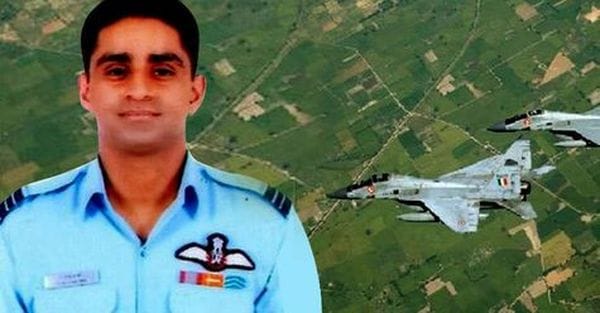 അസ്ഥികള്‍ നുറുങ്ങുന്ന വേദനയിലും ഈ സൈനികന്‍ രക്ഷിച്ചത്‌ ആയിരങ്ങളുടെ ജീവന്‍; റിജുല്‍ ശര്‍മ എന്ന ഈ ധീരനായ സൈനികന്റെ കഥ