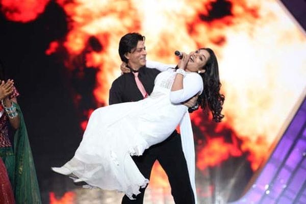 വെറുമൊരു സ്റ്റേജ് പരിപാടിക്ക് ഈ  ബോളിവുഡ് താരങ്ങള്‍ വാങ്ങുന്ന പ്രതിഫലം അറിയാമോ ?