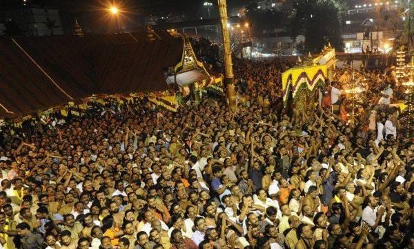 ശബരിമല ദര്‍ശനത്തിനു സുരക്ഷ ആവശ്യപെട്ടു  25 വയസ്സുകാരി പമ്പയില്‍