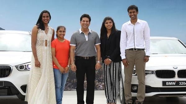 സച്ചിൻ വാക്കുപാലിച്ചു;ഒളിമ്പിക്‌സിലെ അഭിമാന താരങ്ങൾക്ക്  ബിഎംഡബ്ലിയു സമ്മാനിച്ചു