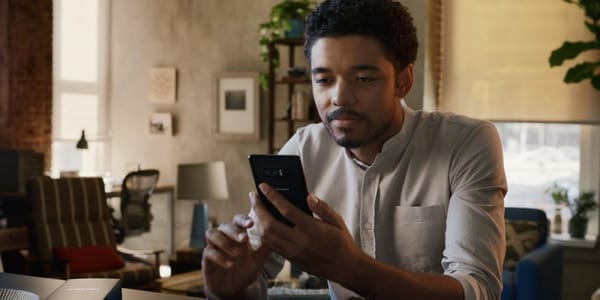 ഐഫോണിനെ കൊന്നു കൊലവിളിച്ച് സാംസങ്ങിന്റെ പുതിയ പരസ്യം; വീഡിയോ