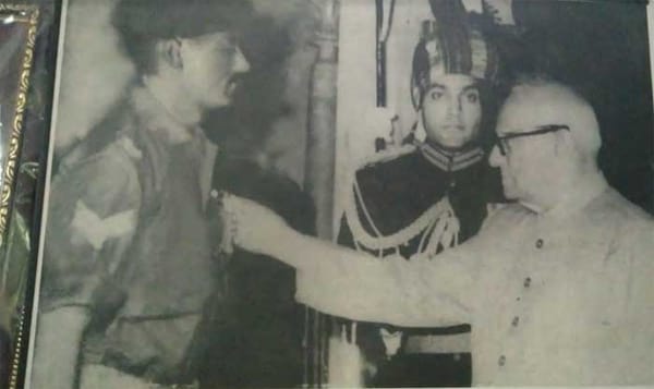 ജീവിച്ചിരിക്കേ മഹാവീരചക്ര ബഹുമതി നൽകി രാജ്യം ആദരിച്ച മലയാളി വിടവാങ്ങി ; ആദരസൂചകമായി  ഇന്ത്യയിലെ പല റോഡുകള്‍ക്കും പാലങ്ങള്‍ക്കും ക്യാപ്ടൻ തോമസ് ഫിലിപ്പോസിന്റെ പേര് നല്‍കിയിട്ടും കേരളം കണ്ടില്ലെന്നു നടിച്ചു