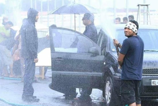 ആ നില്‍പ്പ് കണ്ടാലറിയാം സിനിമയിലേക്കുള്ള സൗബിന്‍റെ പ്രവേശനം അത്ര എളുപ്പമല്ലായിരുന്നുവെന്ന്;  സൗബിൻ ഷാഹിറിനെ കുറിച്ചു ആഷിക് അബു തന്‍റെ ഫേസ്ബുക്കിൽ പങ്കുവെച്ച കുറിപ്പ് വൈറല്‍