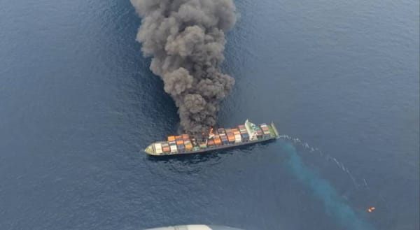 വാന്‍ഹായ് കപ്പലിനെ കെട്ടിവലിച്ച് പരമാവധി ദൂരേക്ക് നീക്കാന്‍ ശ്രമം; മുന്‍ഭാഗത്തെ തീ നിയന്ത്രണവിധേയം