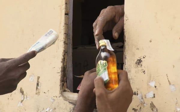 ഉത്തര്‍പ്രദേശിൽ വിഷമദ്യം  കഴിച്ച്  14 പേര്‍ മരിച്ചു