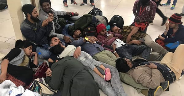 കുഞ്ഞിനെ നെഞ്ചോട് ചേർത്ത് വിമാനത്താവളത്തിൽ കിടന്നുറങ്ങുന്ന ടൊവീനോ; വൈറലായി ചിത്രങ്ങൾ