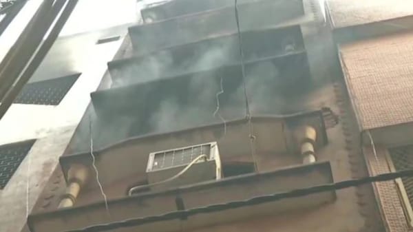 ഡൽഹിയിൽ 43 പേർ വെന്തുമരിച്ച കെട്ടിടത്തിൽ വീണ്ടും തീപിടുത്തം