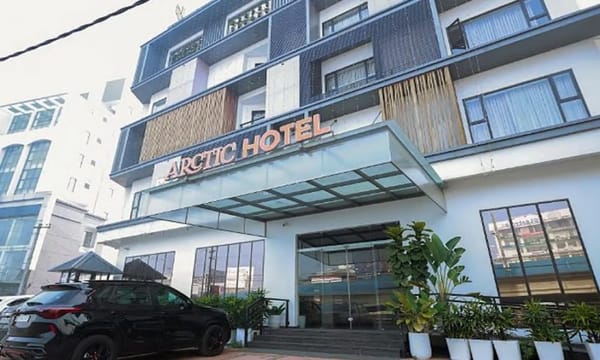 ഹോട്ടലില്‍ ലഹരി പരിശോധനക്കിടെ 11 യുവതികള്‍ പിടിയില്‍