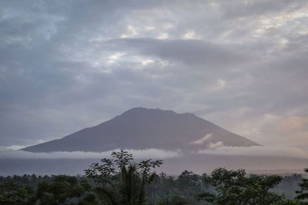 ഇന്തോനേഷ്യയിലെ ബാലിയില്‍ അഗ്‌നിപര്‍വതം പൊട്ടിത്തെറിച്ചേക്കുമെന്ന് മുന്നറിയിപ്പ്