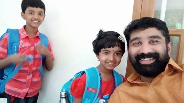 പൊതു വിദ്യാലയത്തിലേക്ക് ഒരാൾ കൂടി...മകനൊപ്പം മകളെയും സർക്കാർ സ്കൂളിൽ ചേർത്ത് വി.ടി ബൽറാം