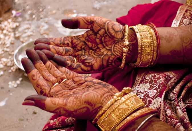 വിവാഹം ദിവസം തന്നെ  കന്യകാത്വ പരിശോധനയ്ക്ക് വിധേയയാക്കി; മണിക്കൂറുകക്കുള്ളിൽ വിവാഹമോചനം ആവശ്യപ്പെട്ട് വധു