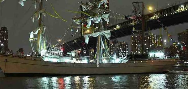 ബ്രൂക്ലിൻ പാലത്തിൽ മെക്സിക്കൻ നാവികസേനയുടെ കപ്പൽ ഇടിച്ച് അപകടം; 2 മരണം